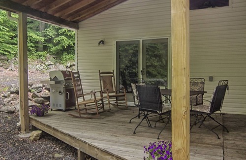Bakersville Cottage | Laurel Creek Cottage -Creekside /Near Roan Mountain (rate includes cleaning fee)
