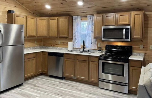 Corbin Cabin | Laurel Lake Cozy Cabin, 2 miles to Grove Marina