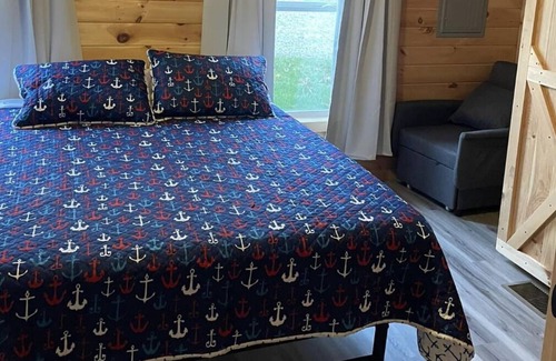 Corbin Cabin | Laurel Lake Cozy Cabin, 2 miles to Grove Marina