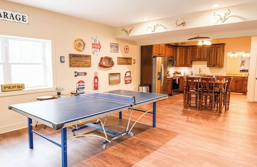 Woodlawn House | Laurel Mountain Getaway - On Crooked Creek Trout Stream - Sleeps 22 - Hot Tub