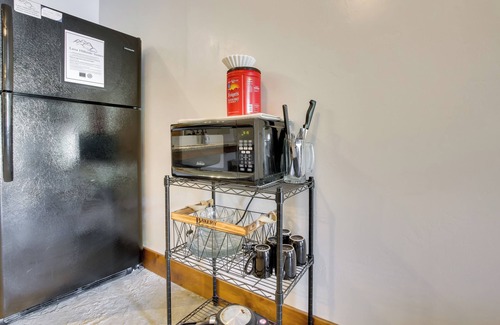 Lava Hot Springs Apartment | Lava Hot Springs Studio w/Views, Walk to River