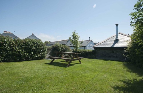 Crantock Cottage | LAVENDER BARN, pet friendly, with a garden in Crantock