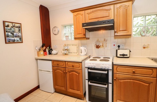 Richmond Cottage | LAVENDER COTTAGE, pet friendly, with a garden in Richmond