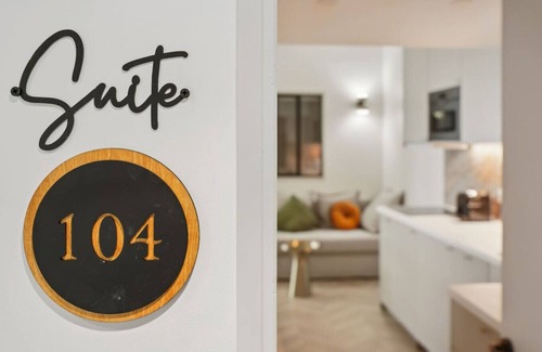 Auteuil Apartment | Lavie Maison : Terrace & AC