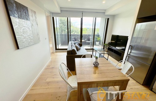 Lyneham Apartment | Lavish in Lyneham - 2BD 1BTH Apt
