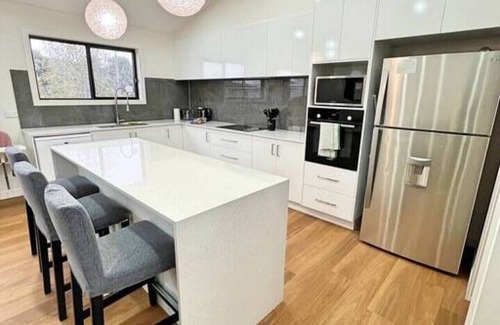 Lyons House | Lavish in Lyons - 3bd 2bth spacious & modern home