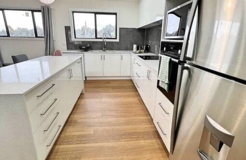 Lyons House | Lavish in Lyons - 3bd 2bth spacious & modern home