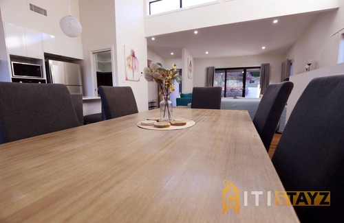 Lyons House | Lavish in Lyons - 3bd 2bth spacious & modern home