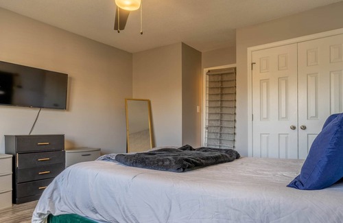 Crabtree Apartment | Lavish One Bedroom Oasis | Balcony Views | Pets Welcome!