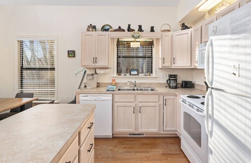 Whittier House | Lazy Bear Retreat Mountain Views-Hot Tub-FirePit