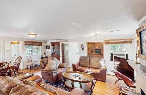 Broadmoor House | Lazy Bear Retreat