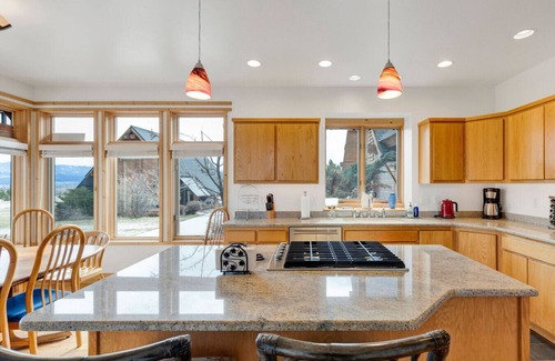 Hamilton Cabin | Lazy Beez Spacious Cabin
