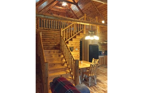 Blaney Park Cabin | Lazy Cedars Log Cabin - Centrally located
