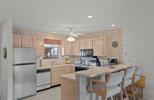 Osage Beach Condo | Lazy Days E-08 - Cozy Waterfront Condo in Osage Beach