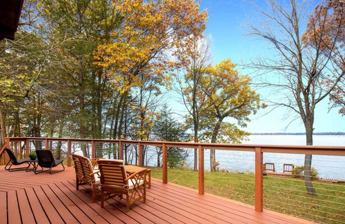 Markesan Cabin | 'Lazy Days Lakehome' w/ Wraparound Deck!