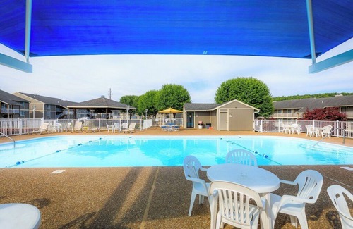 Osage Beach Condo | Lazy Days M-01B - One Bedroom Apartment, Sleeps 4