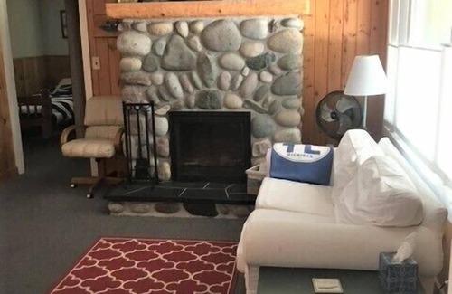 Rapid City House | Lazy Dayz Cottage by Torch Lake - Kid Friendly