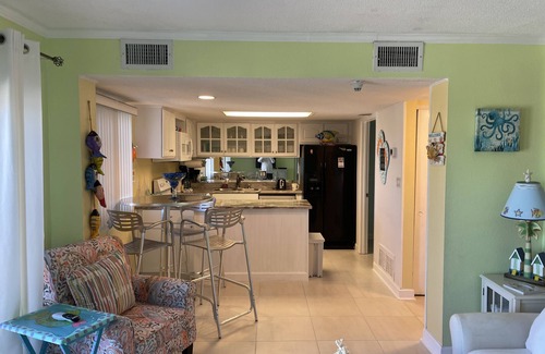 Sunnyside Condo | Lazy Daze-Perfect getaway from the hustle and bustle of every day life!