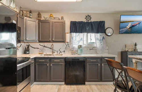 Galveston House | Lazy Lagoon - Budget friendly bayside home with amazing views!