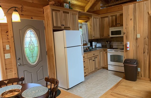 Hendersonville Cabin | Lazy Lake Cabins - Cozy comfort in the Blue Ridge Mountains