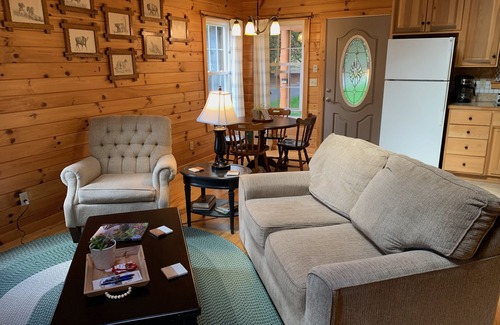 Hendersonville Cabin | Lazy Lake Cabins - Cozy comfort in the Blue Ridge Mountains