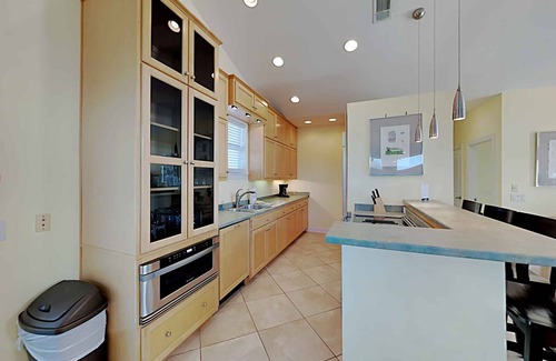 Toilla Segunda House | Lazy Urchin Seaclusion | Beach Access, Grill!