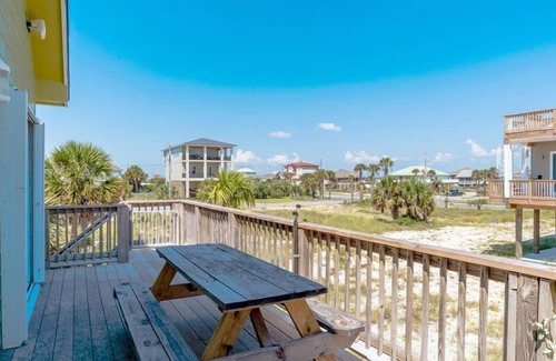 Toilla Segunda House | Lazy Urchin Seaclusion | Beach Access, Grill!