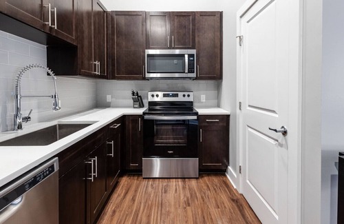 Scioto Mile Apartment | LC GuestHouse | The Urban Nook | Luxury Studio Suite | Downtown Columbus