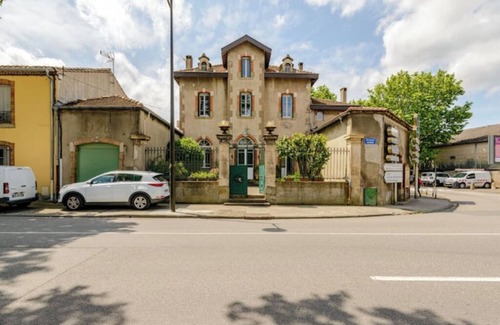 Bastide Saint-Louis Apartment | Le 117 Large one-bedroom apartment in mansion near Bastide