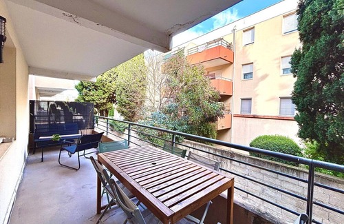 Costieres Apartment | Le 14, 2 bedrooms, A/C, comfort, near highways