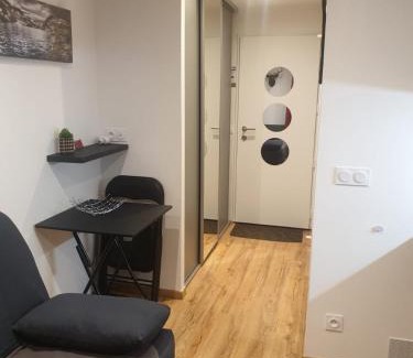 Bernex Apartment | Le 211,ski et randonnée, WIFI, lave linge , ascenceur,parking gratuit