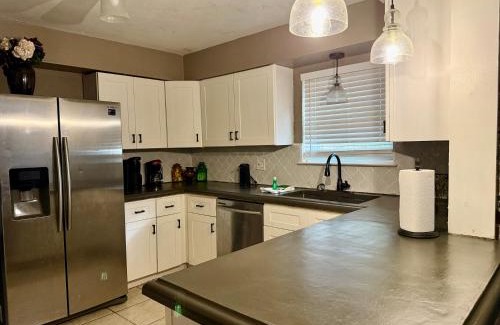 Old Aurora House | Le Belle - 4 Bdrm with Pool Table - Pet Friendly