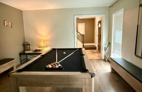Old Aurora House | Le Belle - 4 Bdrm with Pool Table - Pet Friendly