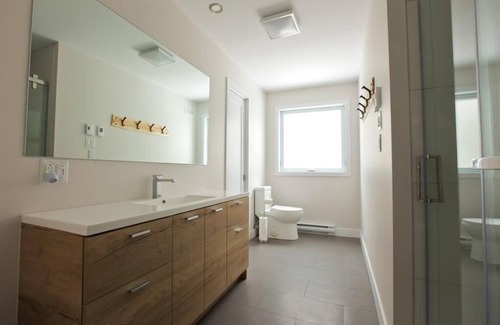 Petite-Riviere-Saint-Francois House | Le Vaillant du Massif