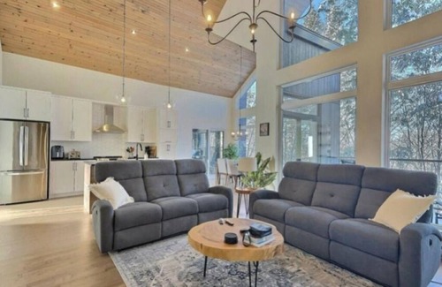 Pont-Rouge Villa | Le Carpe Diem is just two minutes from the Grand Portneuf Golf Club.