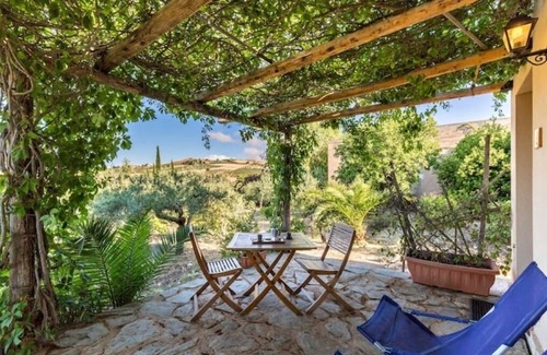 Buseto Palizzolo House | Le casette di Anaste. Comfort and spaces nestled in an olive grove.