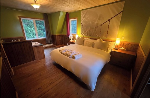 Degelis Other | Le Château de la PlagenSpa, sauna, panier cadeaux avec produits locaux et plus!