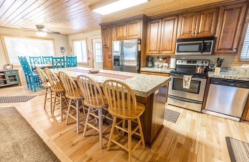 Island Park Cabin | Le Chalet at Mack's Inn CLOSE TO YELLOWSTONE 里黄石公园很近；我说中文！