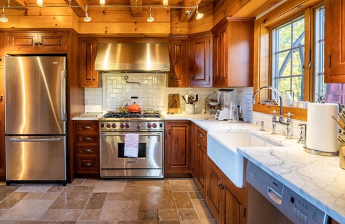 Jewett Ski Chalet | Le Chalet: Modern Design, Mountain views, Chef's Kitchen, Sauna & Hot Tub