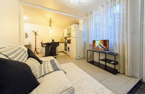 Orly Apartment | Le Cocon- Netflix - 9 min from the airport - Bright