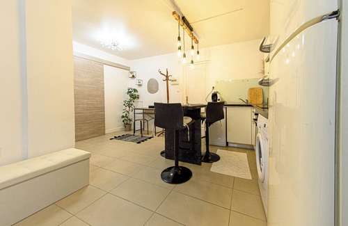 Orly Apartment | Le Cocon- Netflix - 9 min from the airport - Bright
