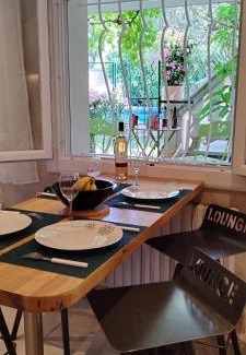Route d'Arles Apartment | LE COSY Joli F2 proche gare, Arénes avec terrasse privée