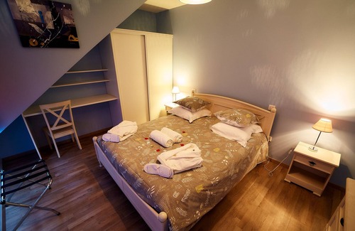 Le Hanouard House | Le Cygne gite with private spa.