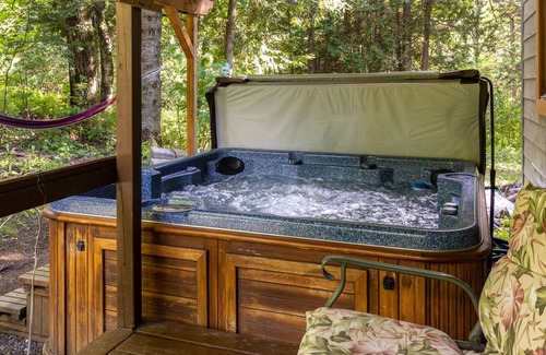 Frampton Ski Chalet | Le Domaine de l'Étang, Traditional Chalet: 4 adults and 2 children
