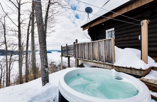 Lac-Simon Ski Chalet | Le Domaine forêt d'eau II