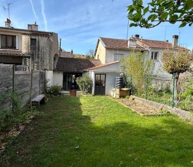 Les 3 Cites House | Le Faubourg, 5 min from center, 15 min Futuroscope