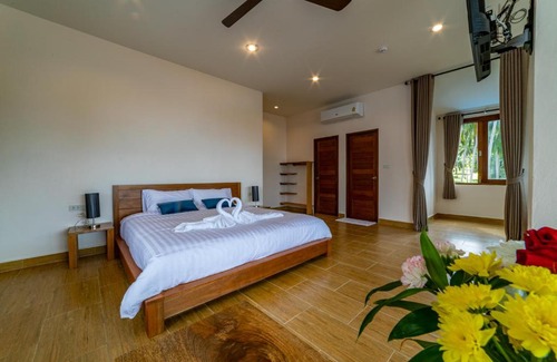 Wok Tum Hotel | Le Grand Bleu Hotel