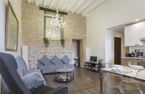 La Croix Rousse Apartment | Le jacquard lyon center