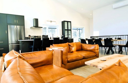 Saint-Philemon Ski Chalet | Le Jameson | Spa, Mountains & Ultimate Comfort