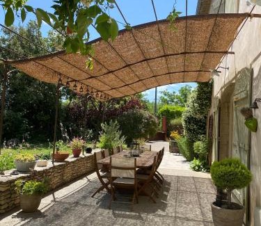 Le Thor Bed & Breakfast | Le Mas de la Martelière